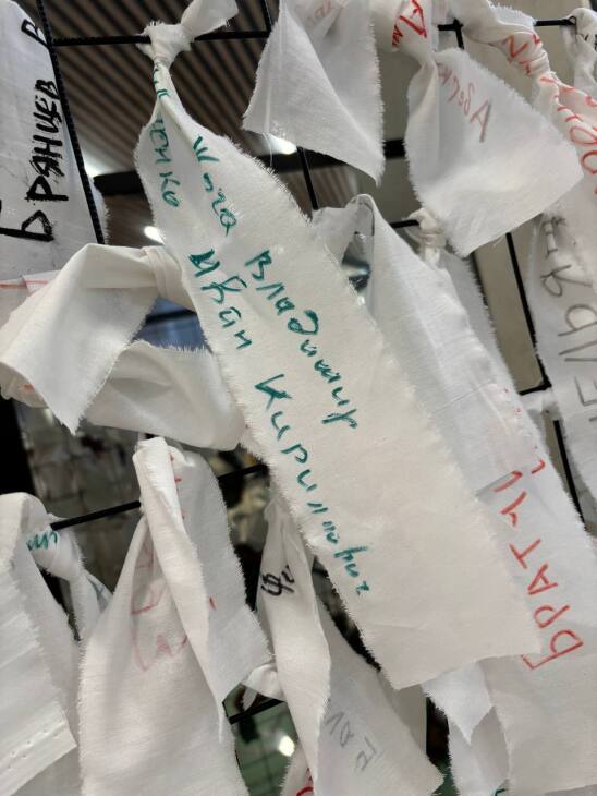 Артем Жога на форуме УТРО почтил память героев на экспозиции Тюменской области