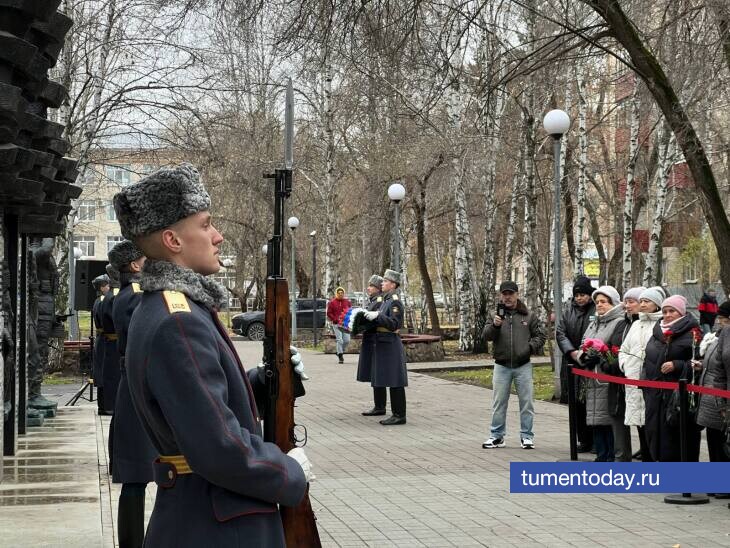 В Тюмени возложили цветы в рамках фестиваля «Димитриевская суббота»