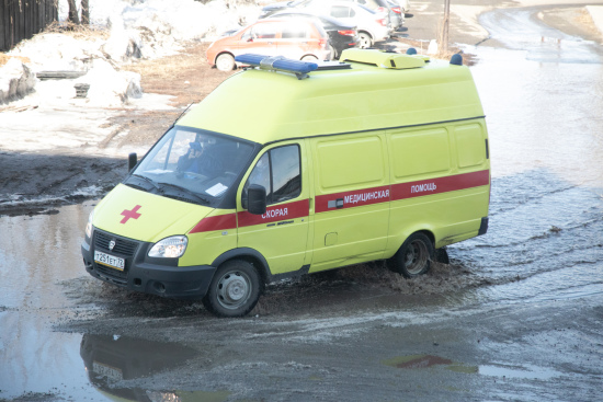 В Тюмени во дворе дома на Широтной нашли тело 59-летней женщины