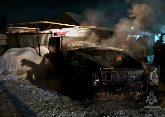 В Тюменской области на пожаре в гараже заживо сгорел человек