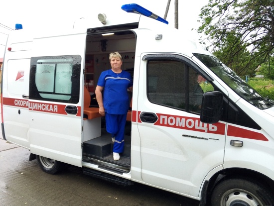 Ярковские врачи и пациенты оценили новый автомобиль скорой помощи