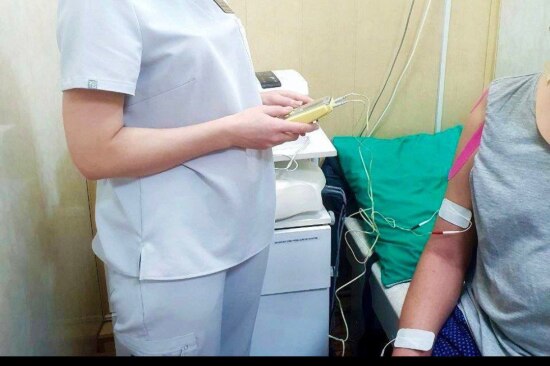 Тюменские врачи помогли встать на ноги пациенту после инсульта