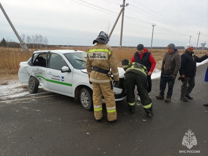 На тюменской автодороге в жестком ДТП пострадали два человека