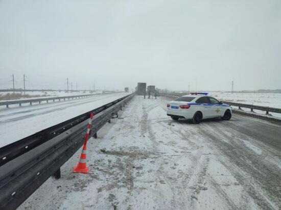 На трассе Тюмень – Ханты-Мансийск из-за сильного снегопада ввели ограничение дорожного движения