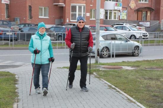Фитнес-тренер рассказала тюменцам, что скандинавская ходьба поможет при депрессии