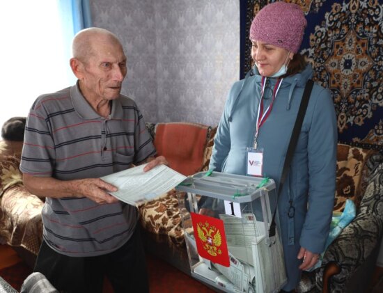 Пожилые жители Тюменской области активно участвуют в выборах президента России