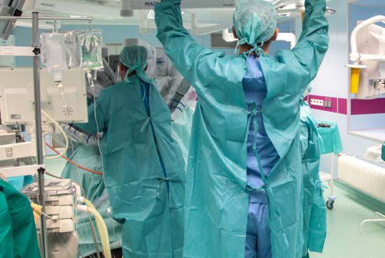 Ишимские хирурги сложнейшей операцией избавили женщину от мучительных болей 