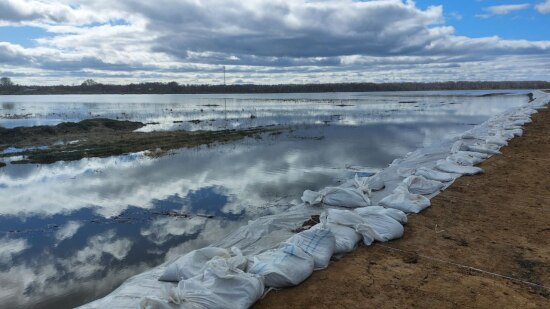 Уровень воды на 10 часов