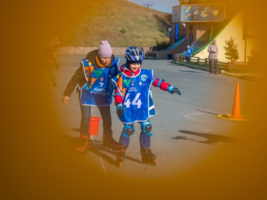 Лига мечты: как в Тюмени проходят занятия на лыжах и роликах для детей с ОВЗ