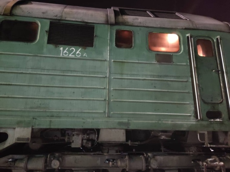 Электровоз с грузовым поездом в метель 657. Тепловоз Локомотив. Украинские электровозы. Локомотив грузового поезда. Поезд электровоз