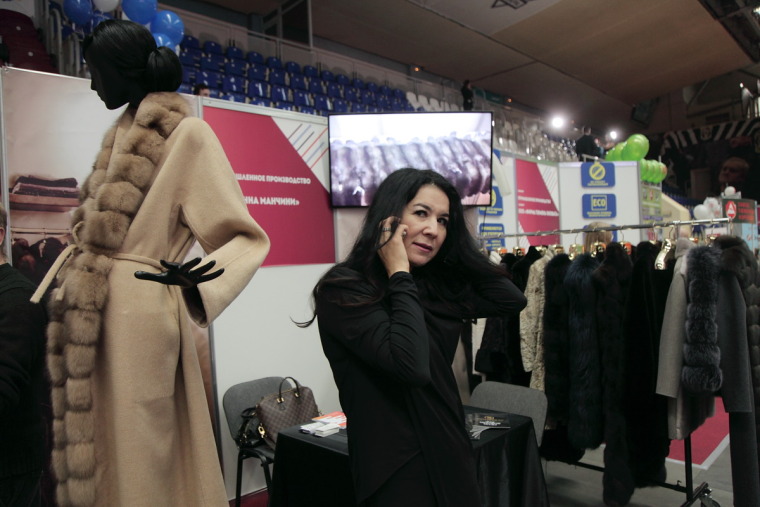 Швейное производство "Анна Манчини" представило на суд тюменских дам свои изделия.