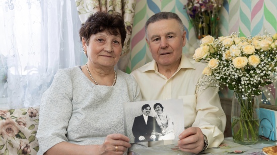На Ямале в Год семьи вручили тысячную премию по случаю юбилея совместной жизни