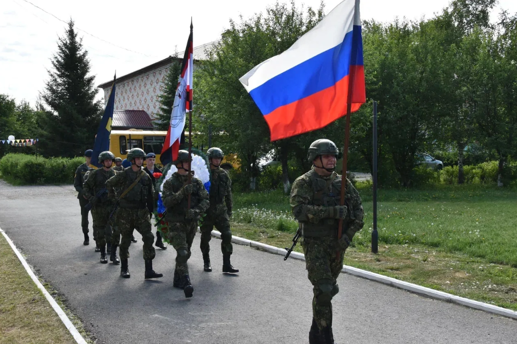 Курсанты ТВВИКУ устроили митинг в Ярковском округе
