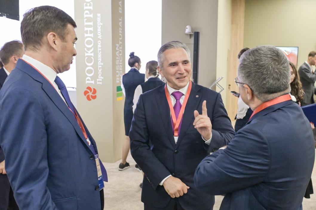 Делегацию возглавил глава региона Александр Моор | Фото пресс-службы губернатора Тюменской области