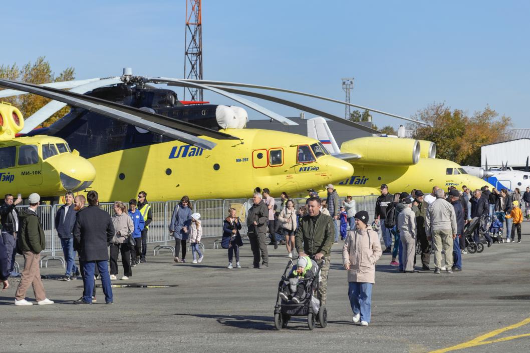 Более тысячи горожан собрались на авиа-шоу «Плехановские мили» в Тюмени