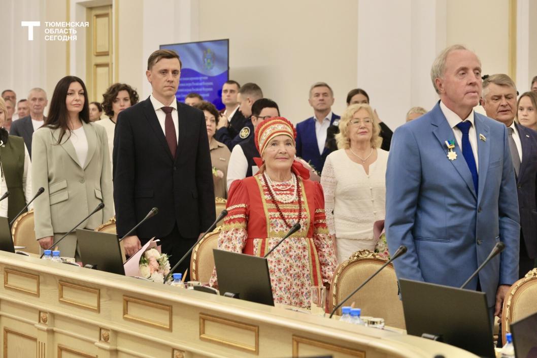  Заслуги перед регионом: в Тюмени вручили ордена, звания и грамоты выдающимся жителям области