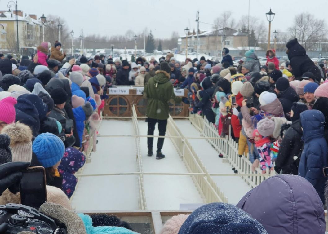масленица начало в 2024. весенний праздник в сибири. лицо масленицы. масленица начало в 2024. масленица церковная.