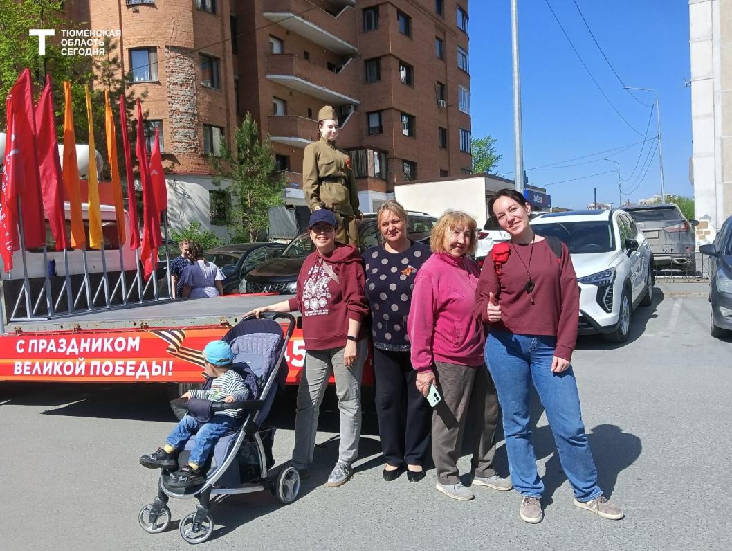 Творческие «Фронтовые бригады» поздравляют тюменских ветеранов и тружеников тыла