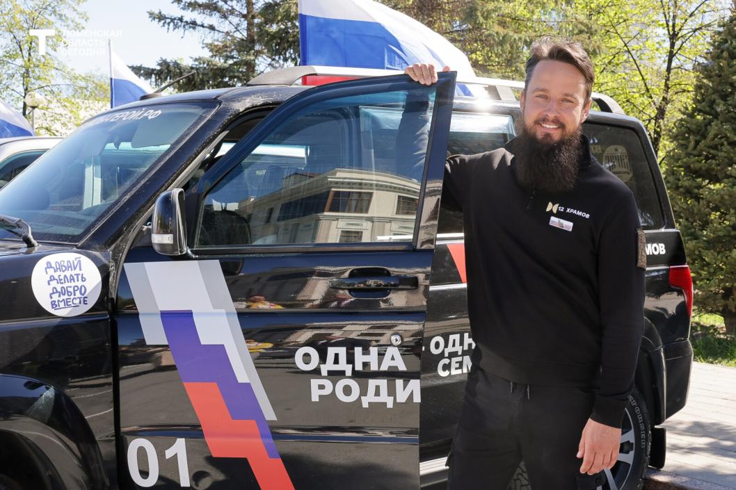 Участники автопробега «Одна Родина – одна семья» остановились у Вечного огня в Тюмени