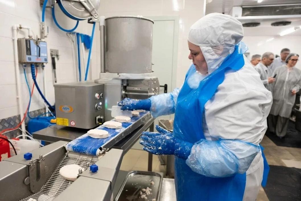 Как в Тюмени производят 28 тысяч котлет в день для 50 школ