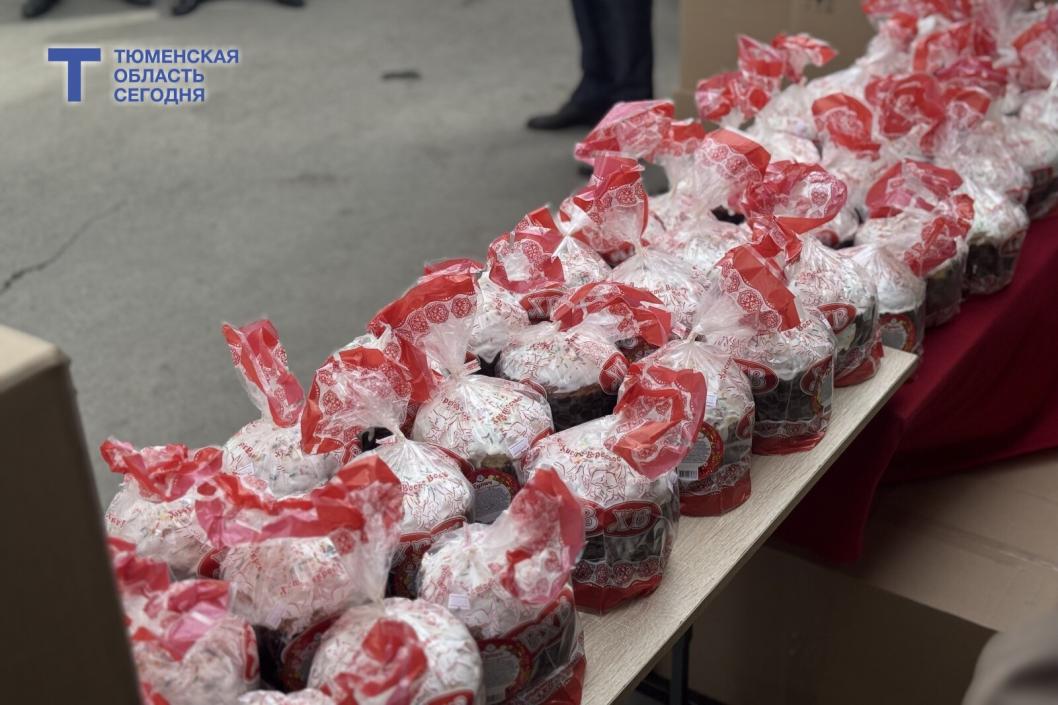 «Пасха на передовой»: Тюмень отправила 1200 освященных куличей в зону СВО