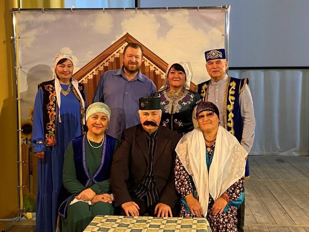 Режиссер Сергей Политов ставит в Больших Акиярах спектакли на сибирско-татарском языке