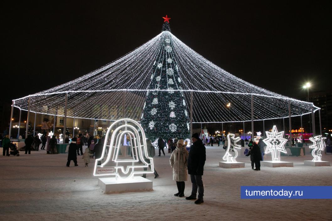 В Тюмени открыли главную городскую елку