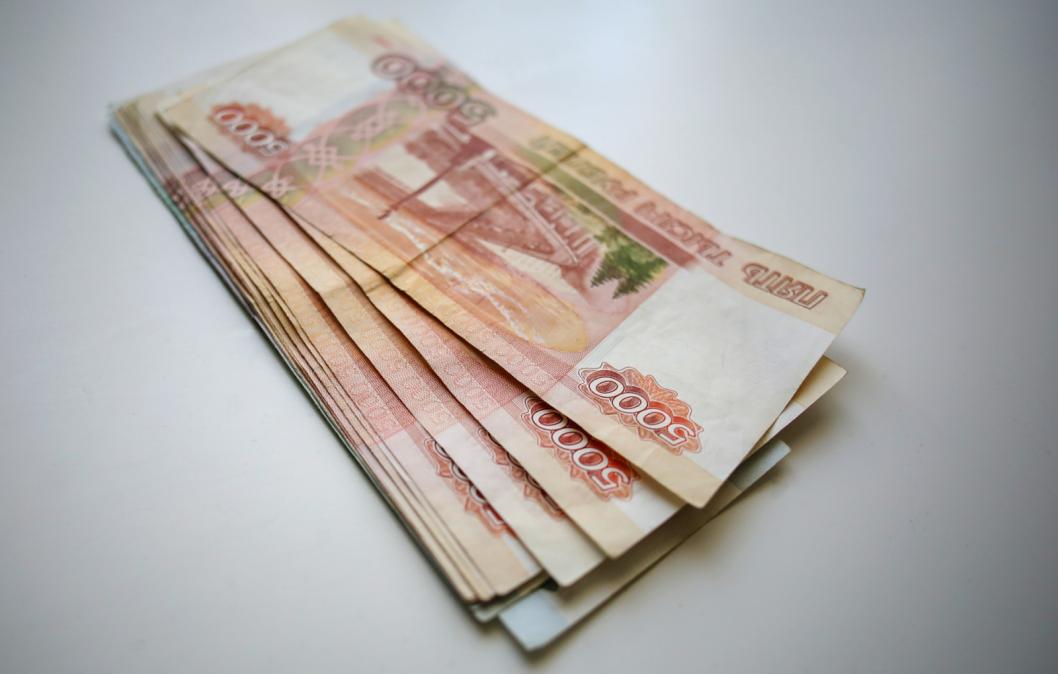 Миллион рублей. Рубли в руках. 111 Миллионов рублей. 5 Миллионов рублей в руках.