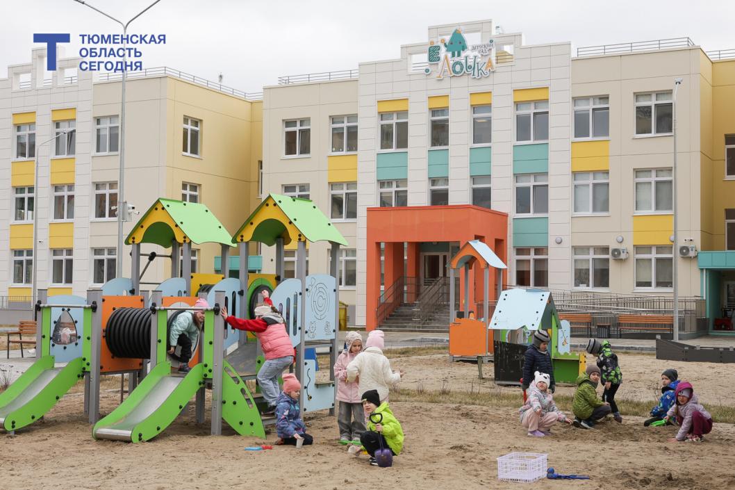 Первый в Тюмени детский сад с собственным бульваром посетила народная комиссия