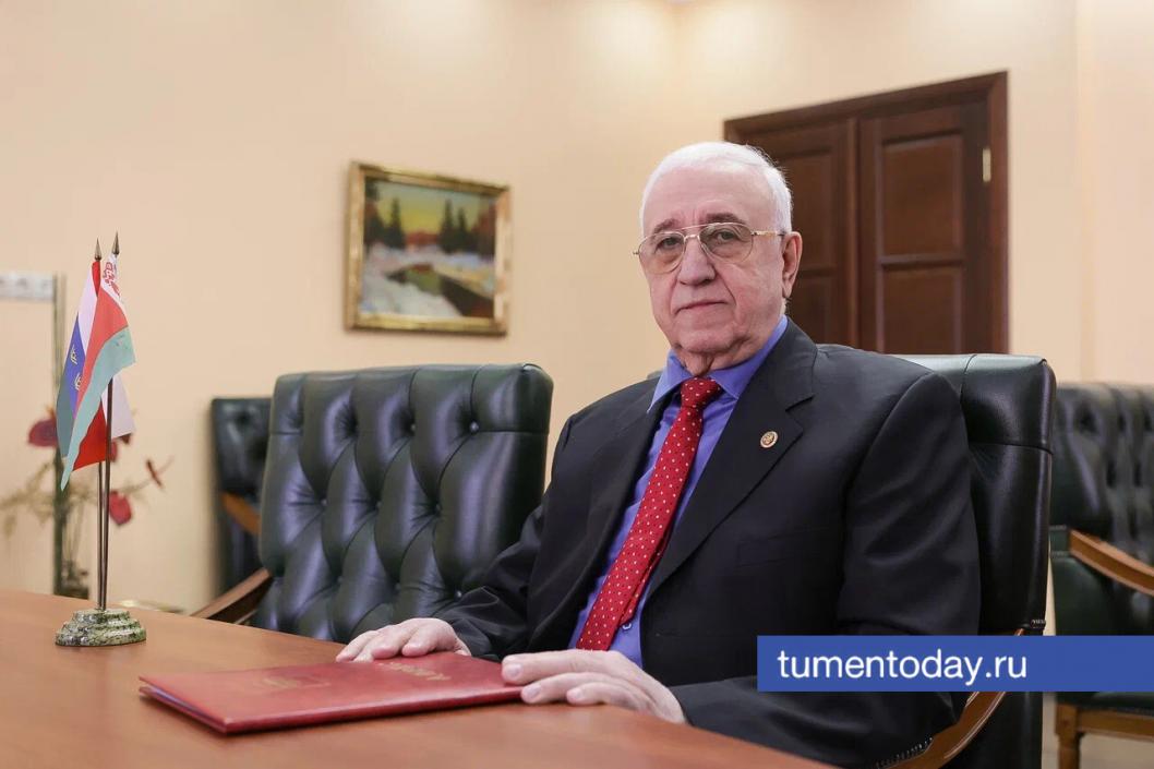 «Спешу быть человеком»: почетный консул Беларуси в Тюмени Владимир Шугля о корнях, помощи людям и поэзии