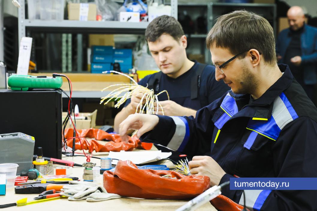 От одежды до авиадвигателей: в Тюмени показали, как господдержка меняет местное производство