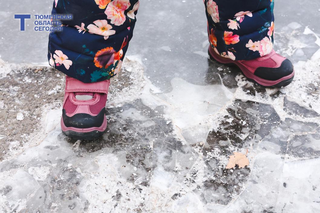Лед на тюменских водоемах тает. Помните о безопасности