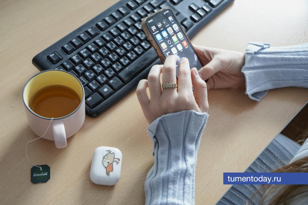 Шестидесятилетняя Барби и автомобиль в добрые руки – какие объявления выставляют тюменцы? 