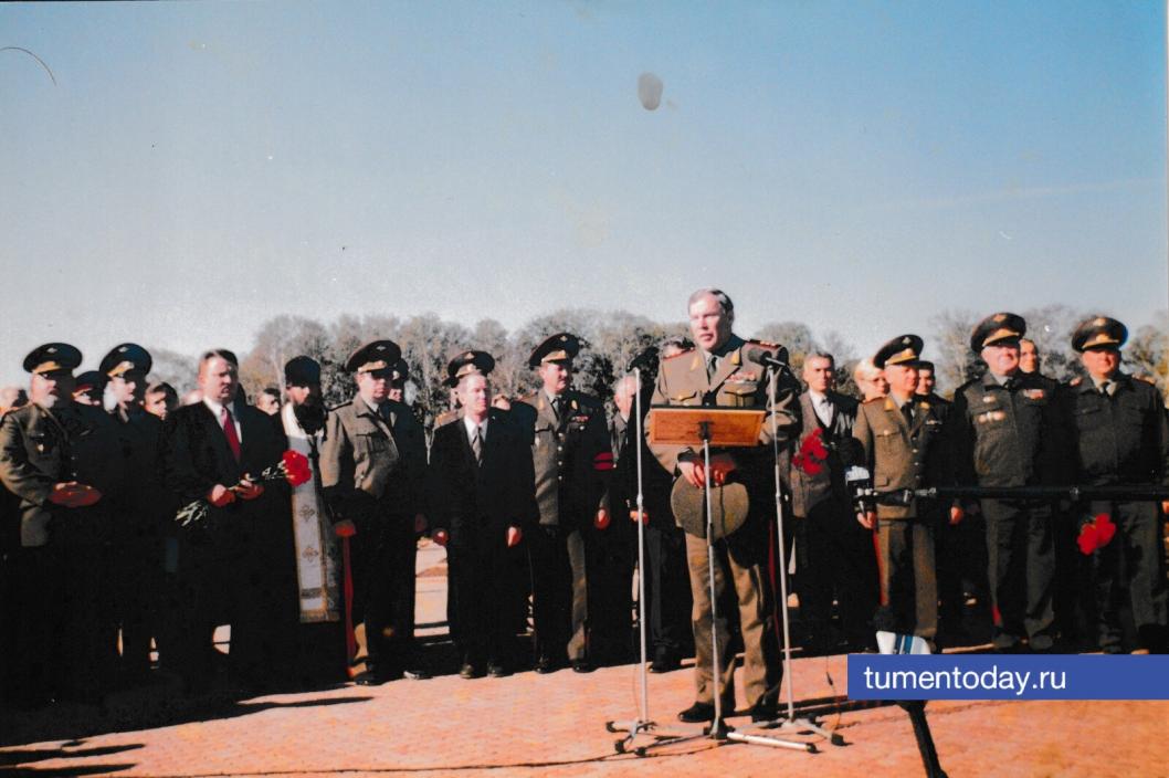 Генерал Валерий Манилов на Богородском кладбище, 2002 г. | Фото из личного архива Раисы Пелымской