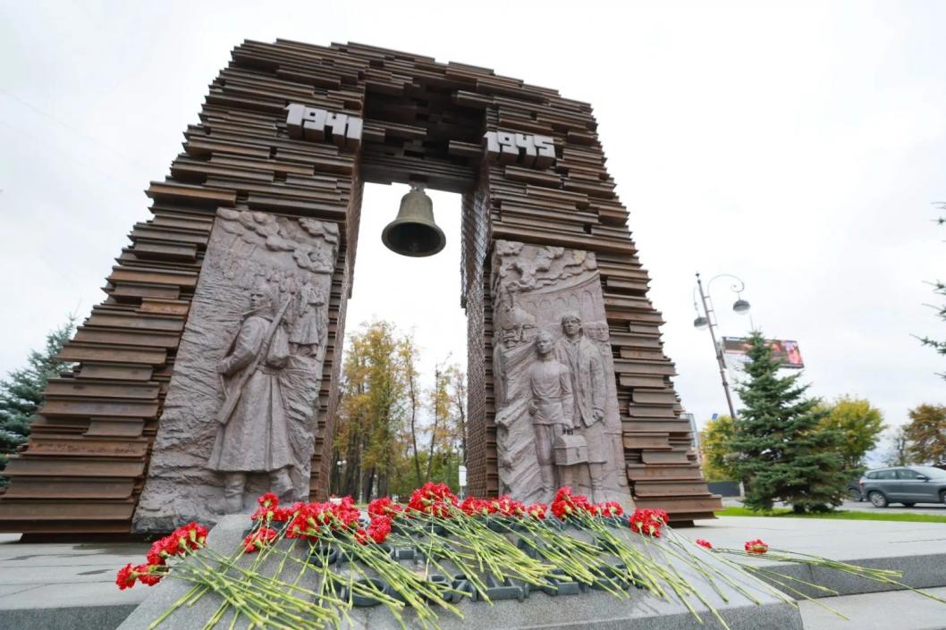 В Тюмени почтили память железнодорожников в честь 80-летия регионального отделения СвЖД
