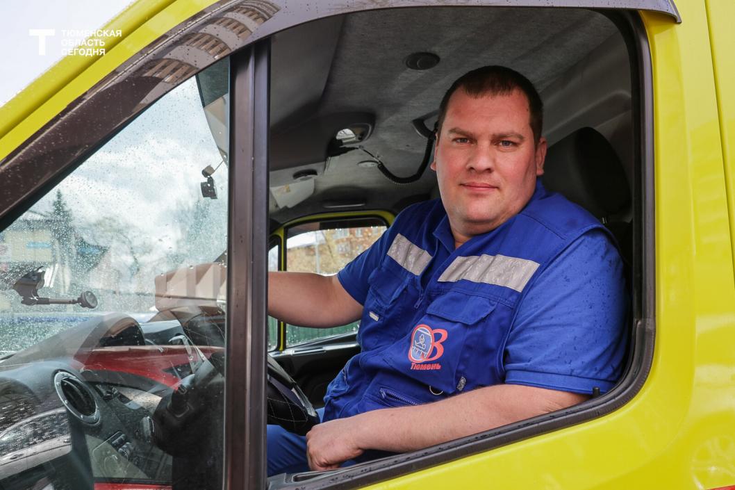 «Две остановки сердца и роды в лесу»: как проходят будни водителя скорой помощи в Тюмени