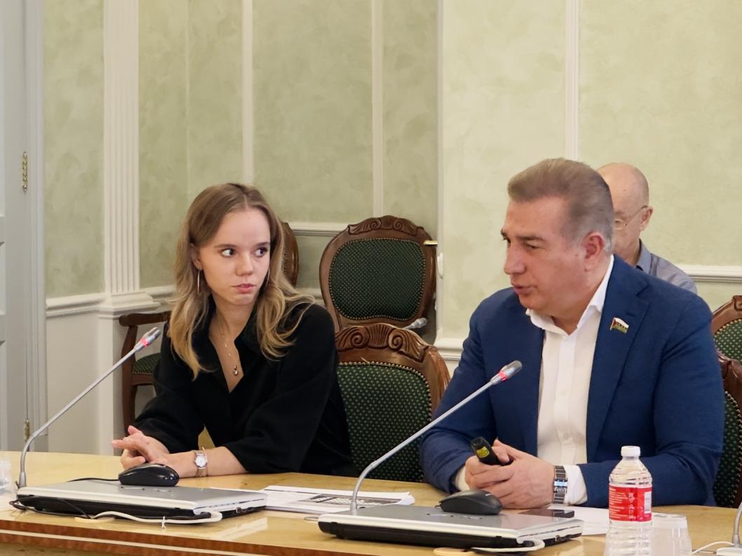 Фото Тюменской областной Думы, автор неизвестен