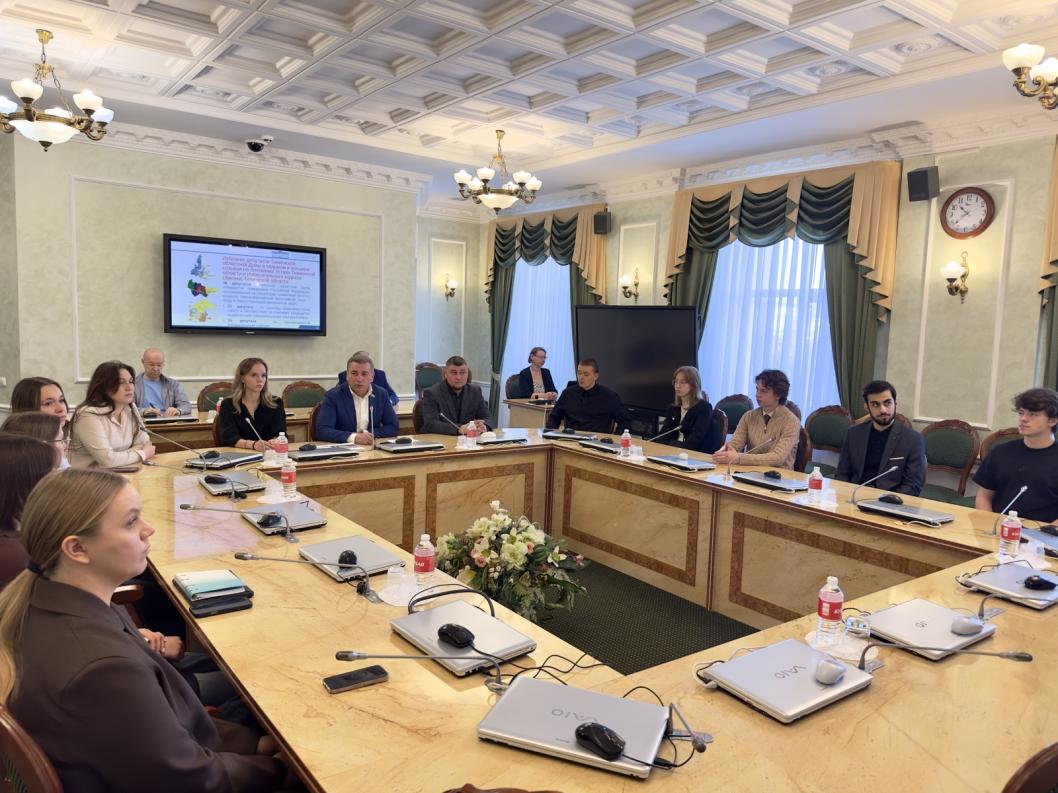 Фото Тюменской областной Думы, автор неизвестен