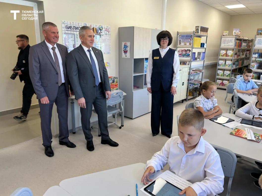 Итоги капремонта в учреждениях Аромашевского округа оценил Александр Моор
