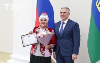 Губернатор вручил награды активисткам тюменского отделения Союза женщин России