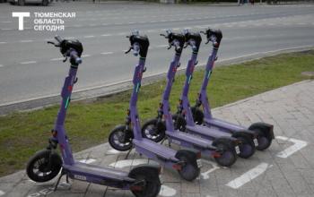 В Тюмени на видео попали четверо подростков на одном самокате