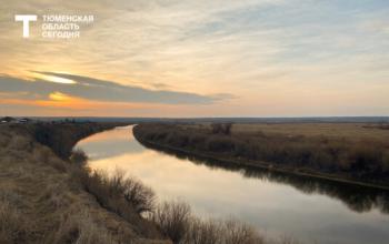 Уровень воды в реке Обь в Нижневартовске продолжает расти из-за подвижки льда