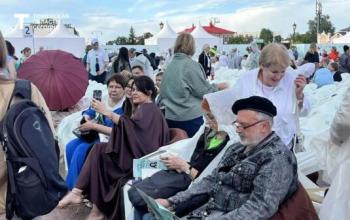 Туристы из 15 регионов приехали на открытие фестиваля «Лето в Тобольском Кремле»