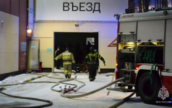 В Тюмени пожарные потушили лакокрасочную камеру в автосервисе