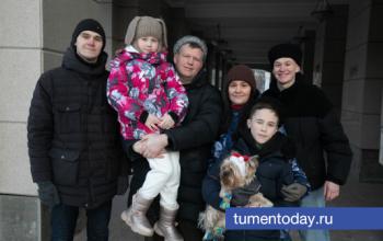 От скромной свадьбы до награды в Кремле: 23 года семейного счастья тюменцев Перовых