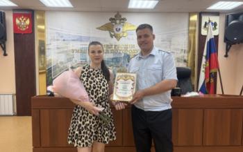 Полиция наградила тюменку Юлию Алферову, которая спасла пятилетнюю девочку