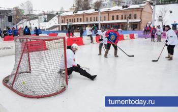 В Тюмени прошел турнир в валенках «Огненная шайба»