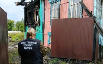 Следователи проводят проверку по факту гибели пенсионерки в пожаре в Тобольске