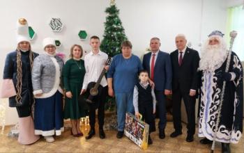 Главы округов Тюменской области присоединились к акции «Елка желаний»