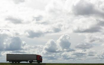 На дорогах Тюменской области ограничили движение фур из-за жары